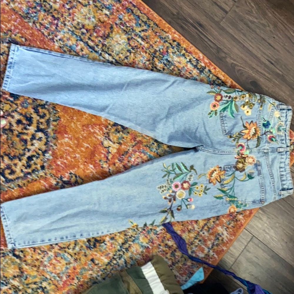 Embroidered jeans - Picture 2 of 5